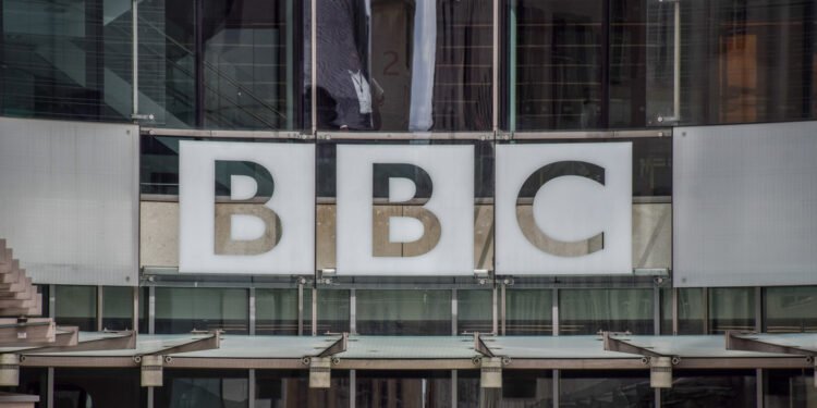 استقالة المدير العام والرئيسة التنفيذية لـ "بي بي سي" بعد جدل تعديل خطاب ترامب
