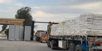 الهلال الأحمر يدفع بـ10,500 طن مساعدات إنسانية و91 ألف قطعة ملابس شتوية إلى غزة