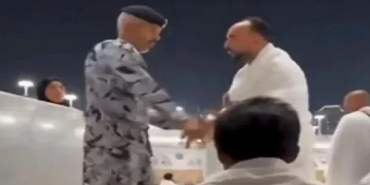 تحرك مصري بعد فيديو متداول لمعتمر في الحرم المكي