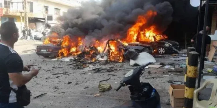 غارة إسرائيلية جديدة جنوب لبنان.. استشهاد مواطن وتواصل التصعيد على الحدود