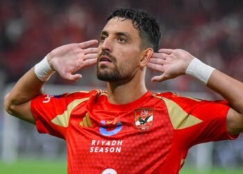 توروب يدرس الدفع بطاهر محمد طاهر في هجوم الأهلي أمام شبيبة القبائل