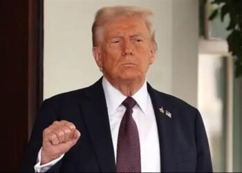 البيت الأبيض: ترامب يجري اتصالات مع بوتين وزيلينسكي لإنهاء الحرب في أوكرانيا