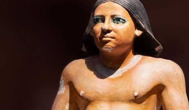 المتحف المصري يكشف سر تمثال الكاتب على ورقة الـ200 جنيه