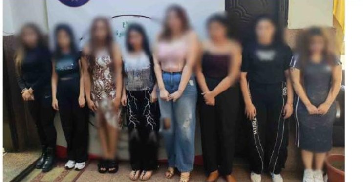 الداخلية تضبط سيدة تدير نشاطًا منافيًا للآداب عبر تطبيق على الهاتف بالقاهرة