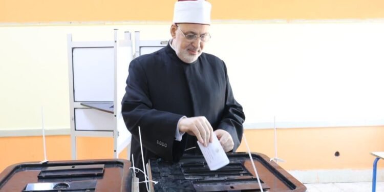وكيل الأزهر يدلي بصوته في انتخابات مجلس النواب لعام 2025