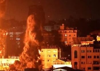 غارات إسرائيلية تستهدف خان يونس جنوب قطاع غزة