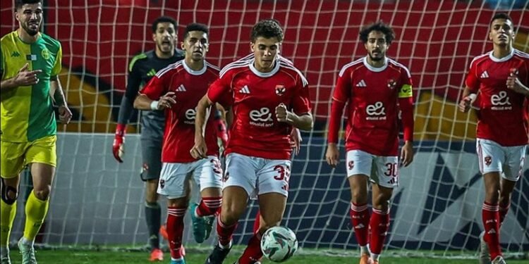 الأهلي يعلن إصابة مدافع الفريق بارتجاج في المخ وحجزه بأحد المستشفيات