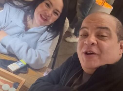 منال عبد اللطيف تظهر لأول مرة بدون حجاب بعد 12 من ارتدائه