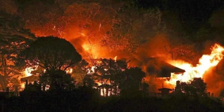 حريق ضخم يلتهم أكثر من 170 مبنى في اليابان