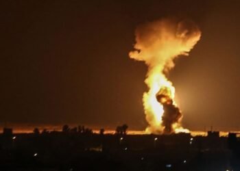 هجوم صاروخي يستهدف منطقة المزة بدمشق