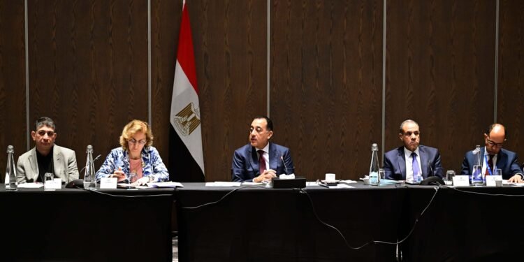 مدبولي يلتقي كبار رجال الأعمال بجنوب أفريقيا لتعزيز الشراكات الاستثمارية مع مصر