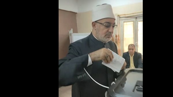 مفتي الجمهورية يدلي بصوته في انتخابات مجلس النواب بكفر الشيخ