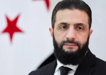 بريطانيا ترفع العقوبات عن الرئيس السوري أحمد الشرع