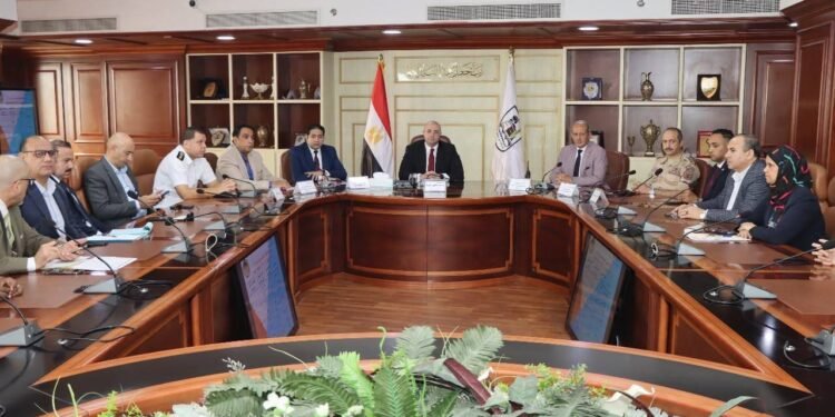محافظ بني سويف يتابع فتح لجان انتخابات مجلس النواب من غرفة العمليات