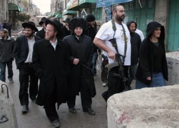 حماس تتهم مستوطنين بإحراق مسجد في الضفة