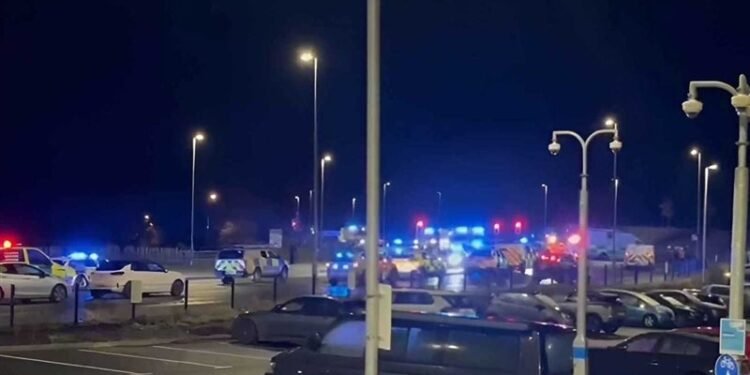 إصابة 10 أشخاص في عملية طعن مروعة على متن قطار ببريطانيا