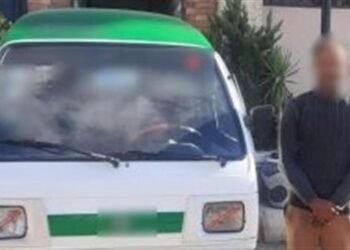 ضبط سائق أجبر راكبًا على النزول من سيارته في البحيرة