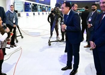 رئيس الوزراء يتفقد أجنحة الجهاز القومي لتنظيم الاتصالات وشركة WE والهيئة القومية للبريد