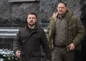 قائد فريق التفاوض الأوكراني.. زيلينسكي يعلن استقالة مدير مكتبه بسبب فضيحة فساد