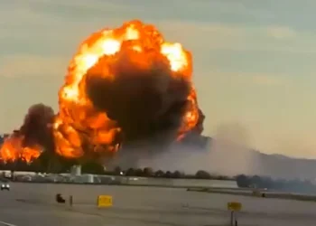 تحطم طائرة أمريكية بعد إقلاعها من مطار لويزفيل بولاية كنتاكي