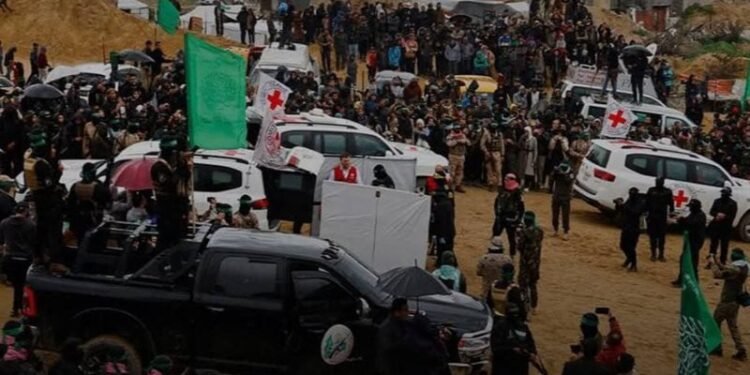 الصليب الأحمر يسلم جثامين شهداء فلسطينيين