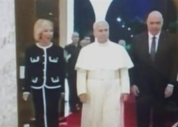 الرئيس اللبناني وقرينته يستقبلان بابا الفاتيكان بالقصر الجمهوري