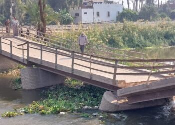 انهيار كوبري مشاة قديم في قرية العتامنة بسوهاج دون إصابات