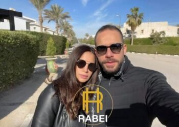 الإعلامي ربيع هنيدي ينشر صورًا لآمال ماهر رفقة زوجها رجل الأعمال