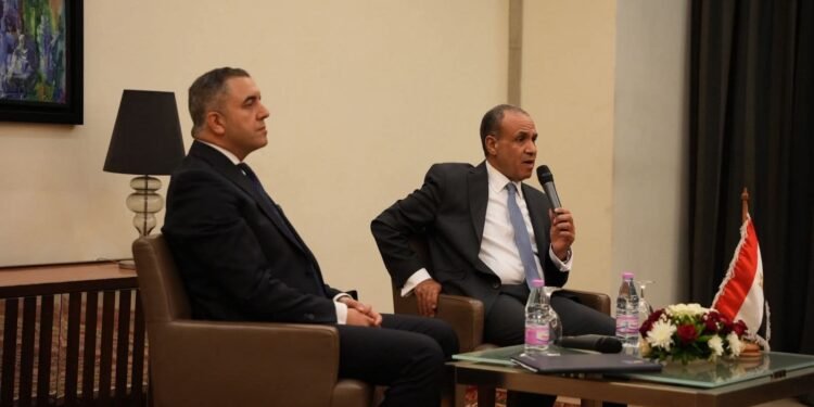 وزير الخارجية يستمع لمطالب أبناء الجالية في الجزائر ويؤكد: أنتم جزء أصيل من النسيج الوطني