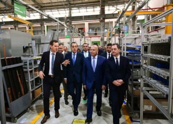 رئيس الوزراء يفتتح توسعات المصنع الإقليمي لشركة “شنايدر إلكتريك” بمدينة بدر