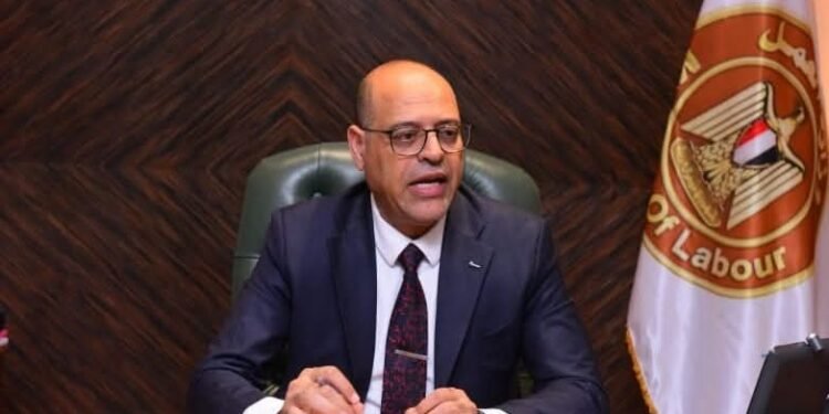 وزير العمل يتابع حادث انهيار سقف خرساني بالمحلة الكبرى.. ويوجه بإعداد تقرير عاجل