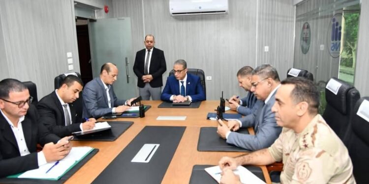 محافظ الفيوم يتابع انتخابات مجلس النواب  بجميع لجان التصويت بمختلف الدوائر