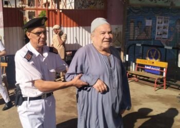 محافظ البحيرة تؤكد إنتظام فتح جميع اللجان وتدعو المواطنين لمواصلة المشاركة الفعالة والإدلاء بأصواتهم فى الإنتخابات