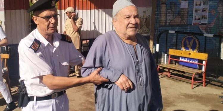 محافظ البحيرة تؤكد إنتظام فتح جميع اللجان وتدعو المواطنين لمواصلة المشاركة الفعالة والإدلاء بأصواتهم فى الإنتخابات