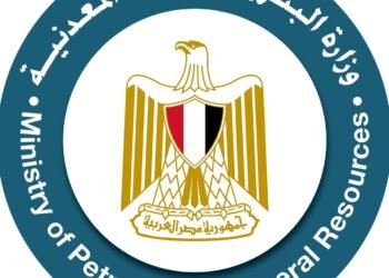 وزارة البترول تحقق في حادث سقوط برج حفر بالصحراء الغربية وإصابة 3 عمال