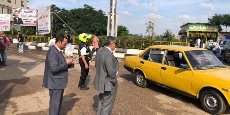 محافظ الدقهلية يتفقد الطريق الدائري بالمنصورة ويشدد على استمرار تكثيف أعمال رفع المخلفات بجانبي الطريق
