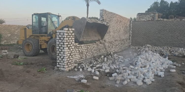 جهود مكثفة لإزالة التعديات على الأراضي الزراعية وأملاك الدولة بالجيزة