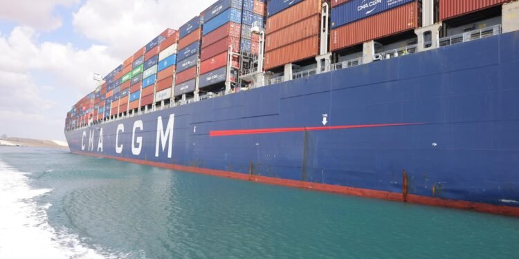 الفريق أسامة ربيع:” قناة السويس جاهزة لاستقبال سفن الحاويات العملاقة”