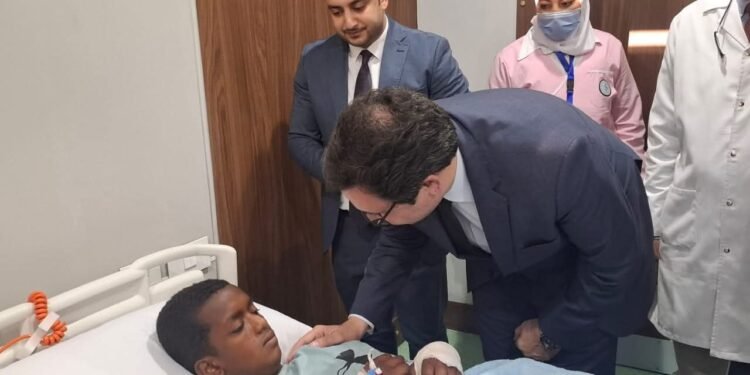 وزير الثقافة يزور طلاب أسوان المصابين في حادث طريق إسنا وتوفير الدعم لهم