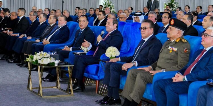 السيسي يشهد افتتاح محطات بحرية جديدة بقناة السويس ويؤكد استعادة مصر مكانتها العالمية