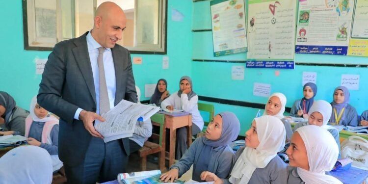 جولة ميدانية جديدة لوزير التربية والتعليم في عدد من مدارس محافظة كفر الشيخ
