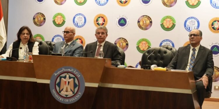 رئيس مصلحة الجمارك: وزير المالية يسعى لتخفيف الأعباء عن المستثمرين وتيسير حركة التجارة