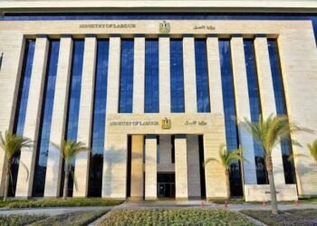 وزارة العمل تدعو المصريين في لبنان للاستفادة من مهلة تسوية أوضاع الإقامة والعمل