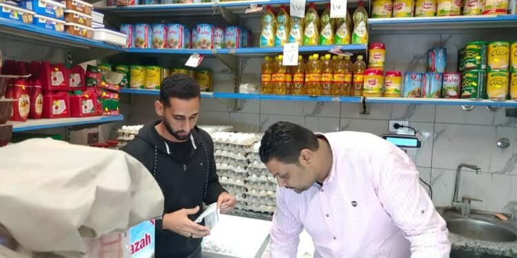 479 مخالفة تموينية وسحب كميات كبيرة من الدقيق والسكر قبل بيعها في السوق السوداء بسوهاج