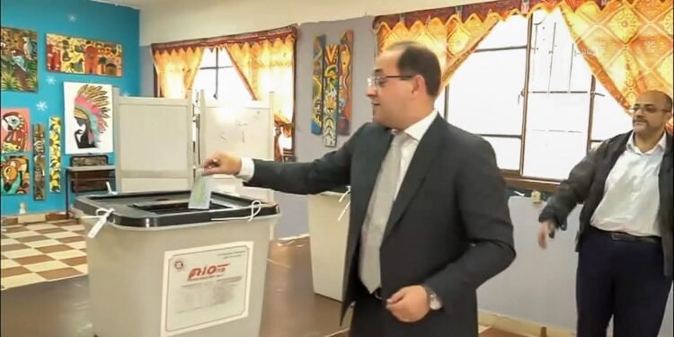 بعد وصوله لجنة الانتخابات..  وزير المالية يكتشف أنه نسي بطاقته