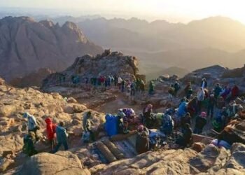 640 سائحا وزائرا في زيارة للمقدسات الدينية بسانت كاترين