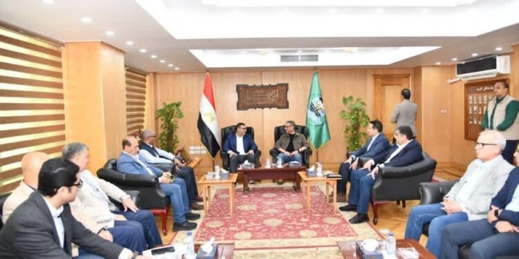 استثمارات بـ 2.2 مليار جنيه لتنمية “الفيوم الجديدة” على طاولة وزير الإسكان والمحافظ