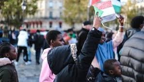 متظاهرون في باريس ينددون بـ«مجازر الدعم السريع» في السودان