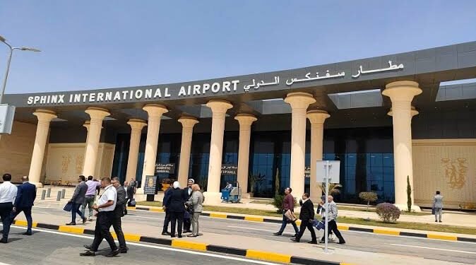 عودة طائرة بعد إقلاعها من مطار سفنكس بسبب وفاة راكب بأزمة قلبية