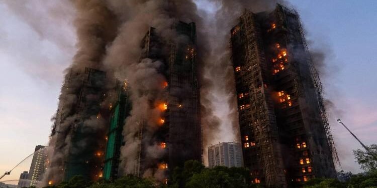 رويترز: 150 شخصا في عداد المفقودين بعد حريق هونج كونج بـ الصين